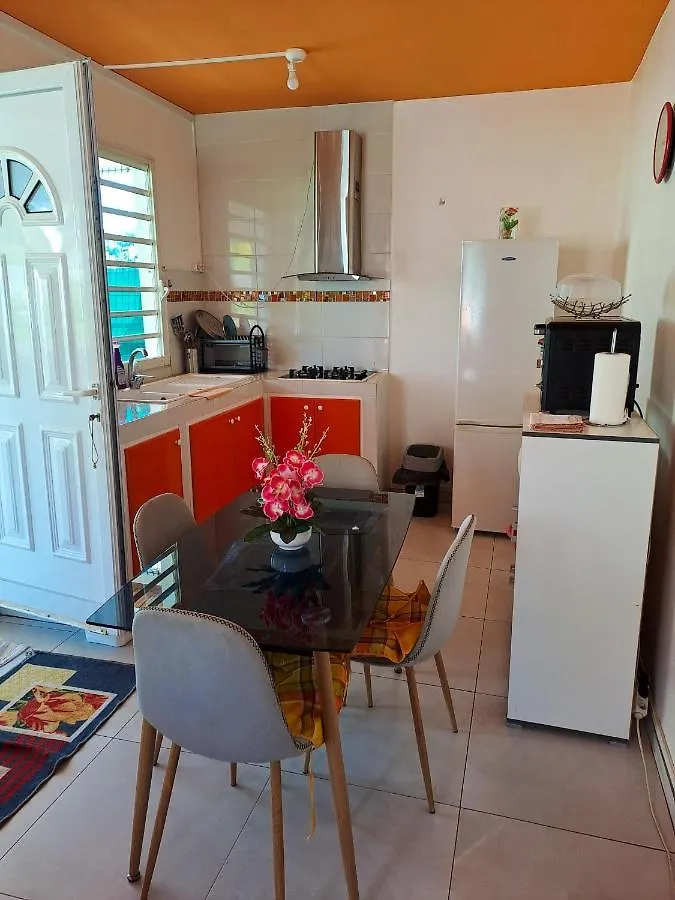 Casa vacanze Maison Charmante A Petit-Bourg Avec Piscine Partagee