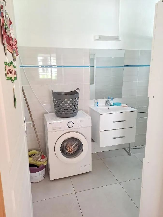 Casa vacanze Maison Charmante A Petit-Bourg Avec Piscine Partagee