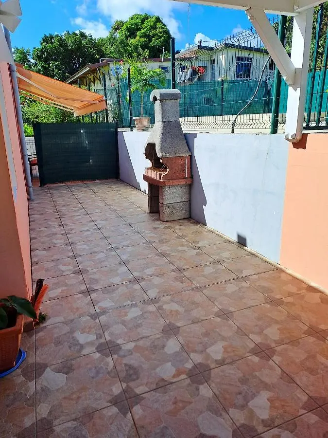 Maison Charmante A Petit-Bourg Avec Piscine Partagee