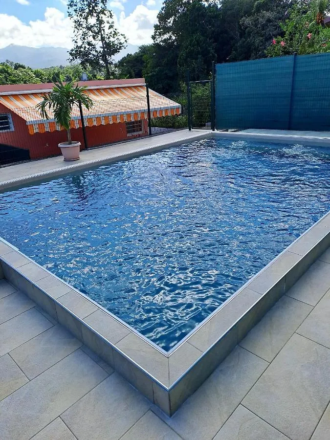 Maison Charmante A Petit-Bourg Avec Piscine Partagee